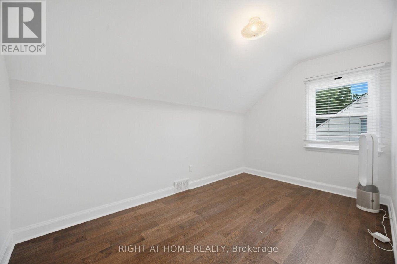 154 MARTIN GROVE ROAD - Photo 23