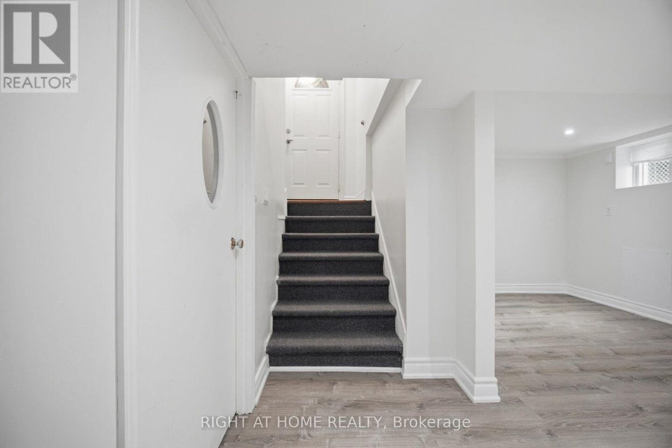 154 MARTIN GROVE ROAD - Photo 28