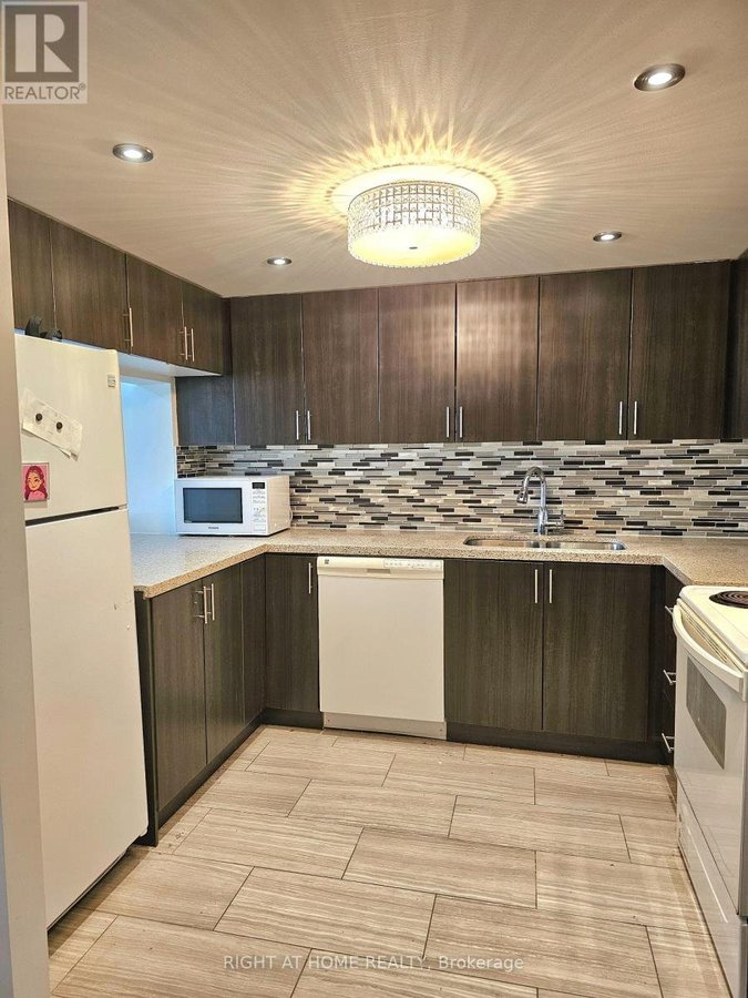 2011 - 711 BAY STREET - Photo 1