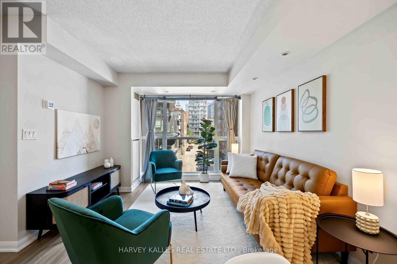 416 - 18 BEVERLEY STREET - Photo 1