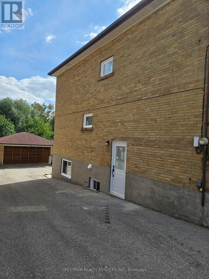 UNIT 1 - 49 GOTHAM COURT - Photo 2
