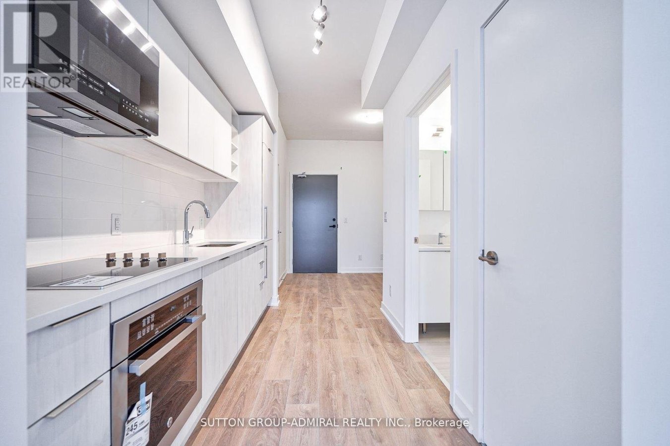 1905 - 2033 KENNEDY ROAD - Photo 2