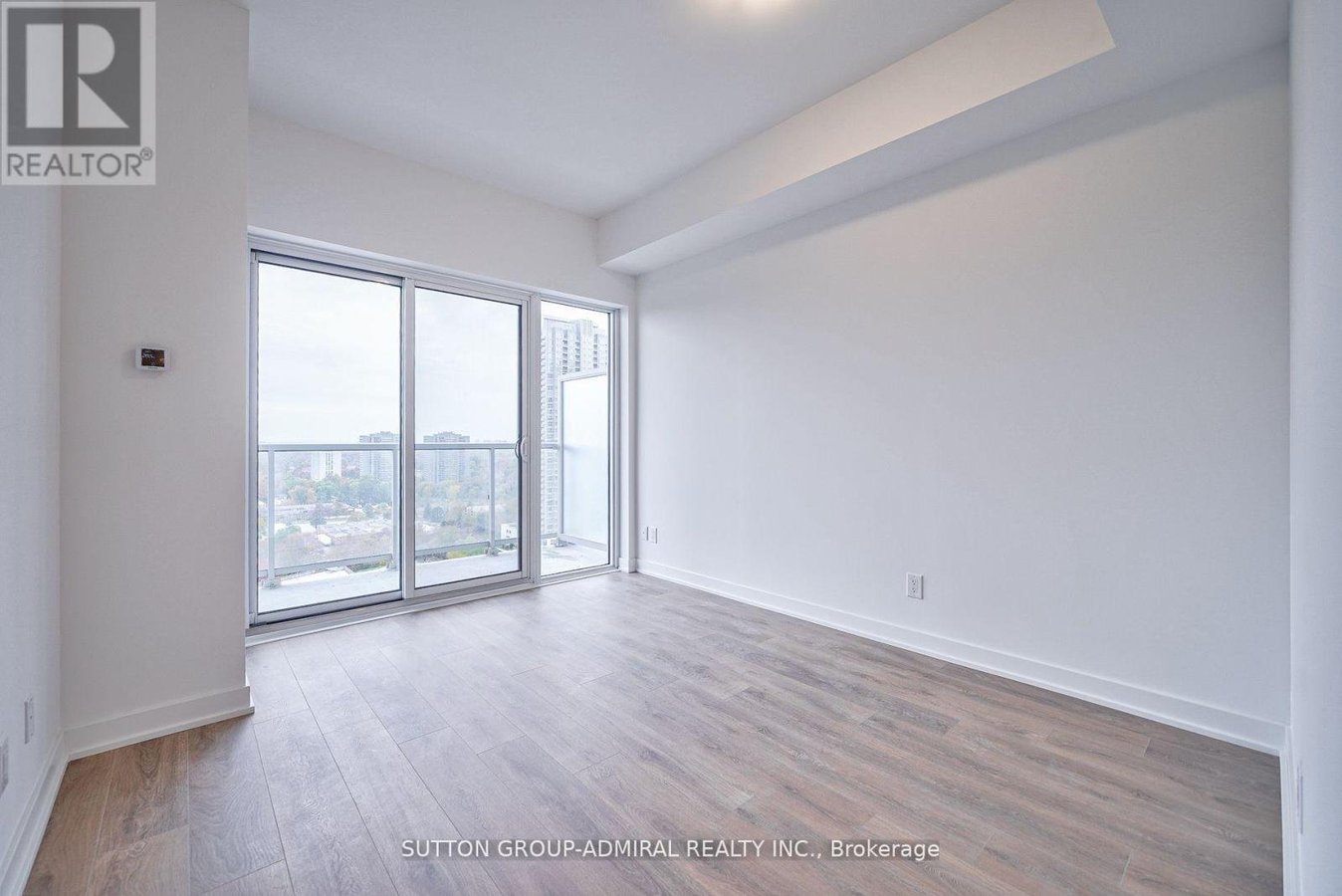 1905 - 2033 KENNEDY ROAD - Photo 3