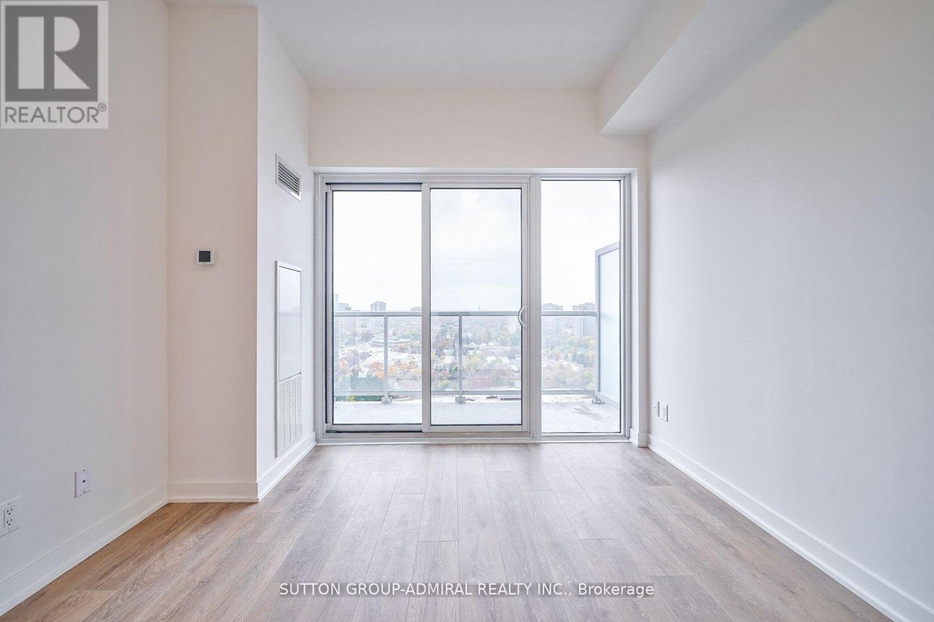 1905 - 2033 KENNEDY ROAD - Photo 4
