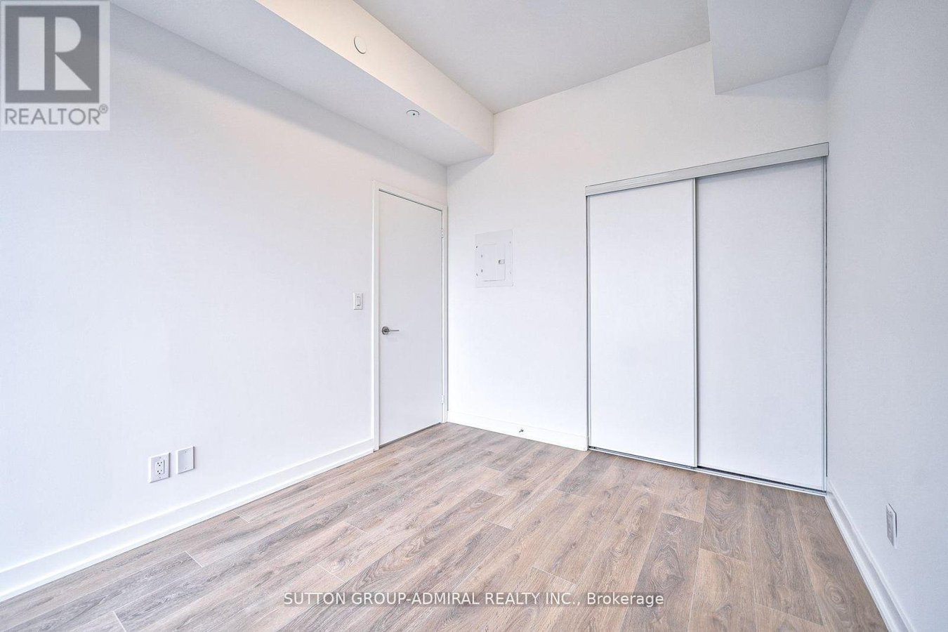 1905 - 2033 KENNEDY ROAD - Photo 13