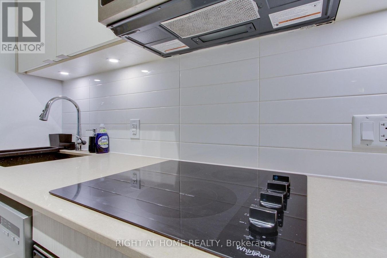 312B - 70 PRINCESS STREET - Photo 9