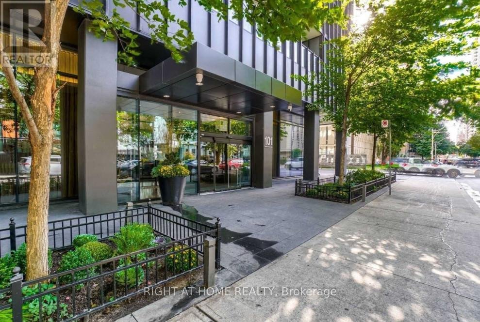 520 - 101 CHARLES STREET E - Photo 2