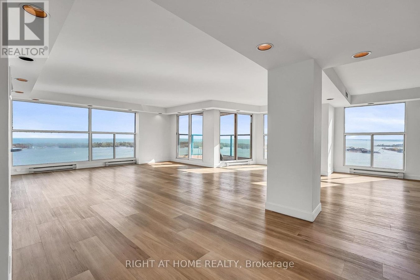 3008 - 99 HARBOUR SQUARE - Photo 2