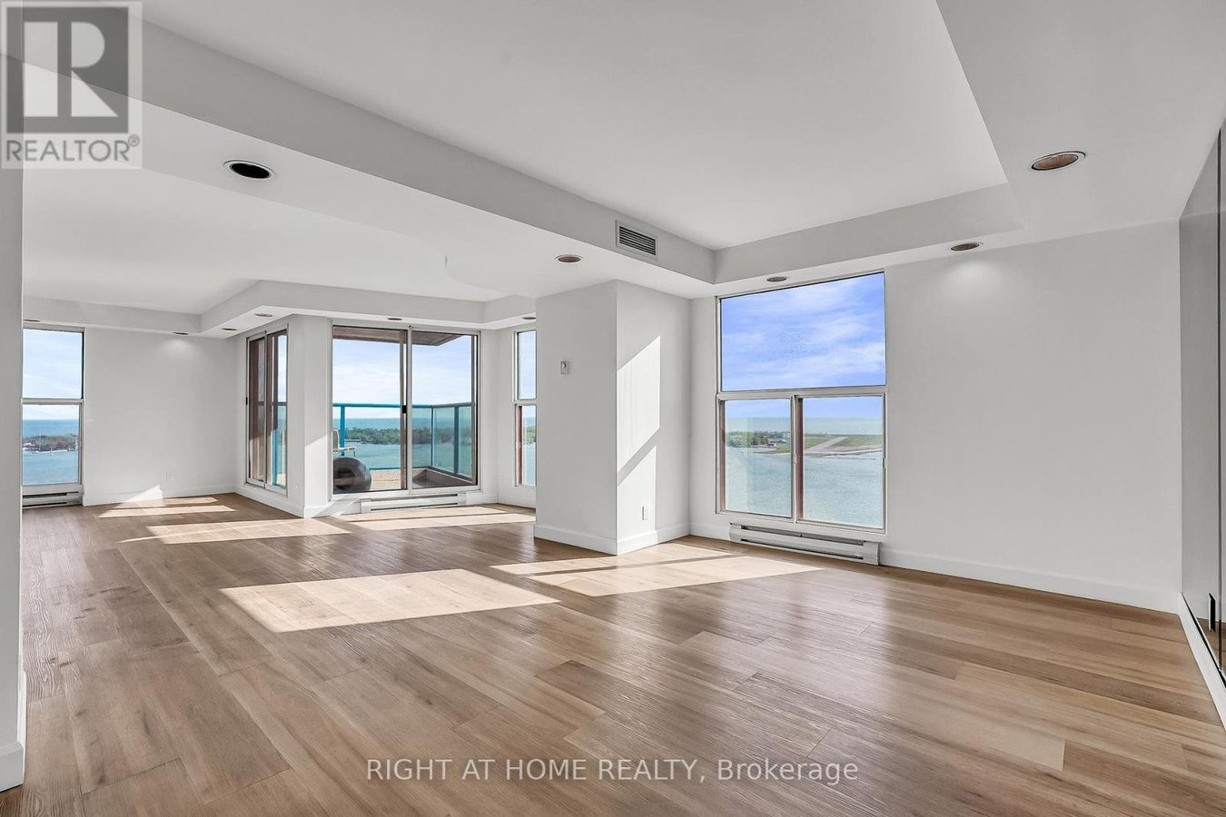 3008 - 99 HARBOUR SQUARE - Photo 4