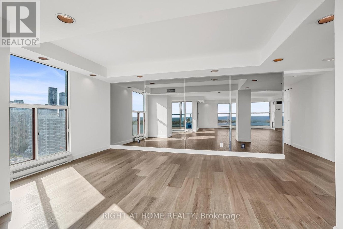 3008 - 99 HARBOUR SQUARE - Photo 6
