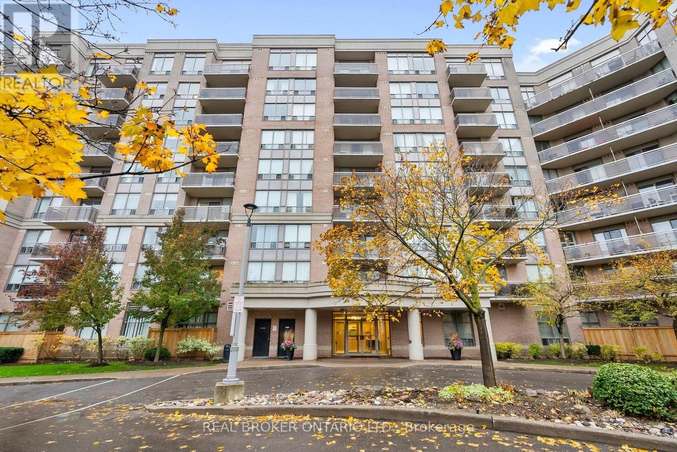 601 - 1720 EGLINTON AVENUE E - Photo 2