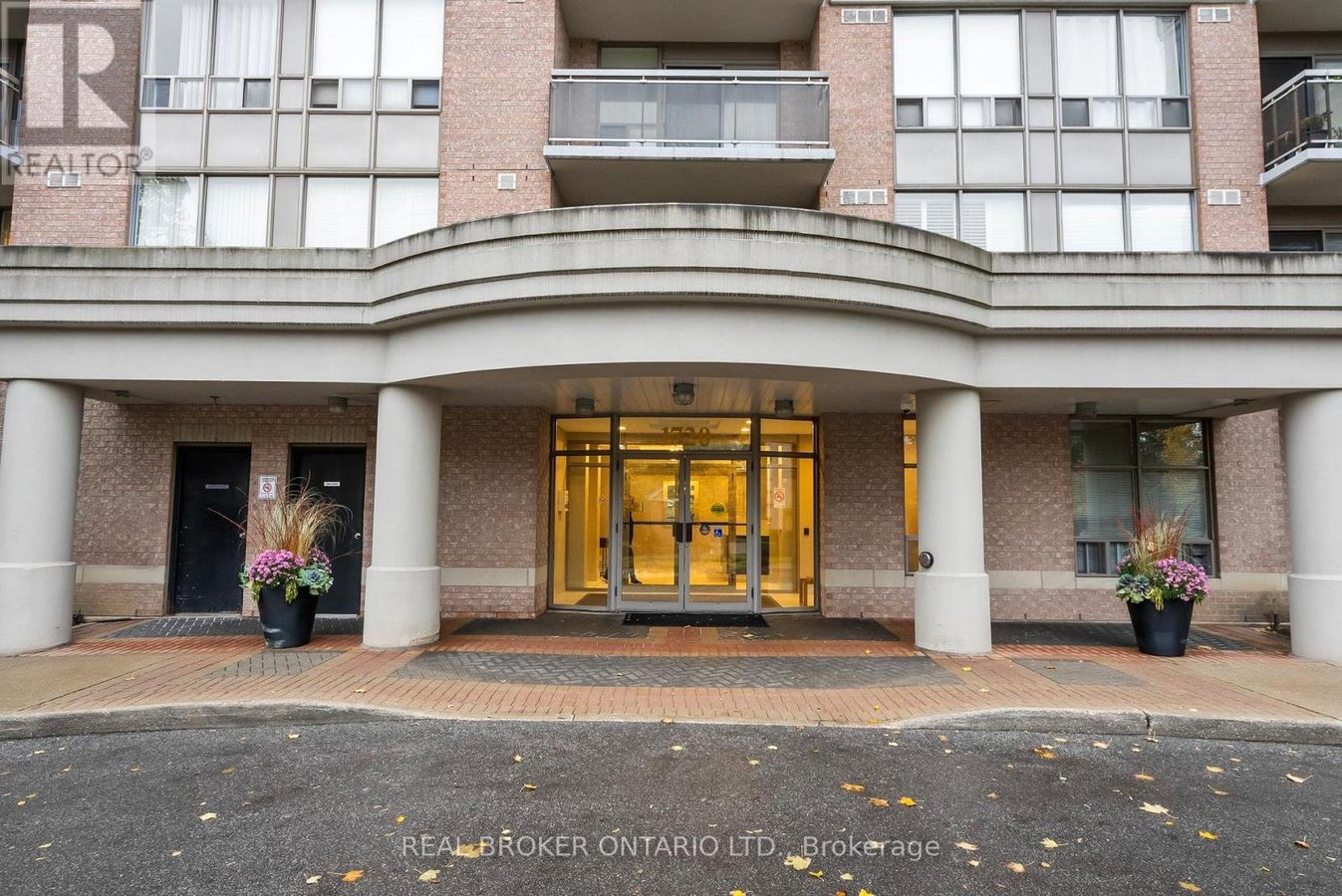 601 - 1720 EGLINTON AVENUE E - Photo 3