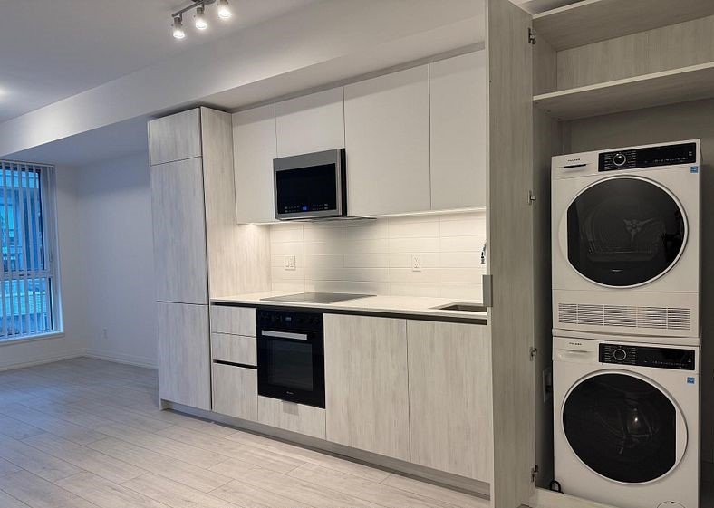 400 King Street West - Photo 2