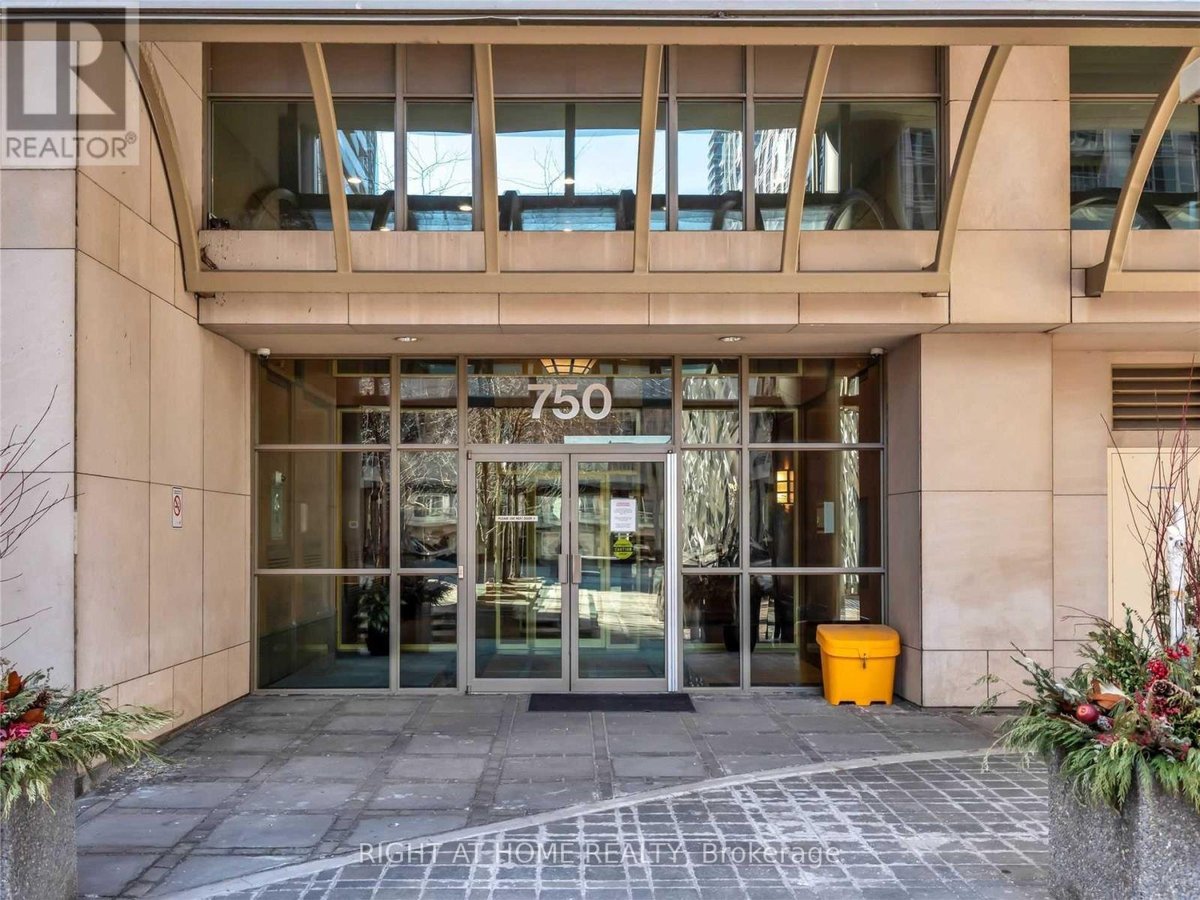 2306 - 750 BAY STREET - Photo 2