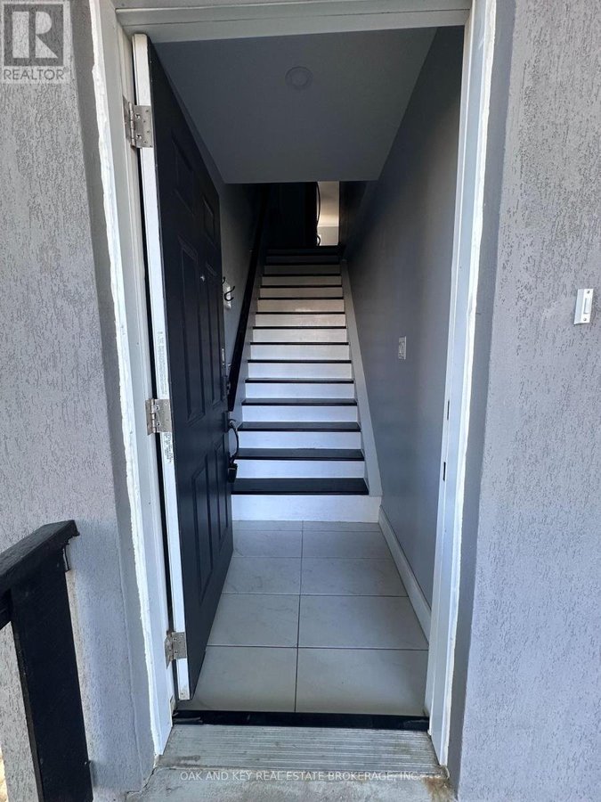 UPPER - 6 LAPP STREET - Photo 4