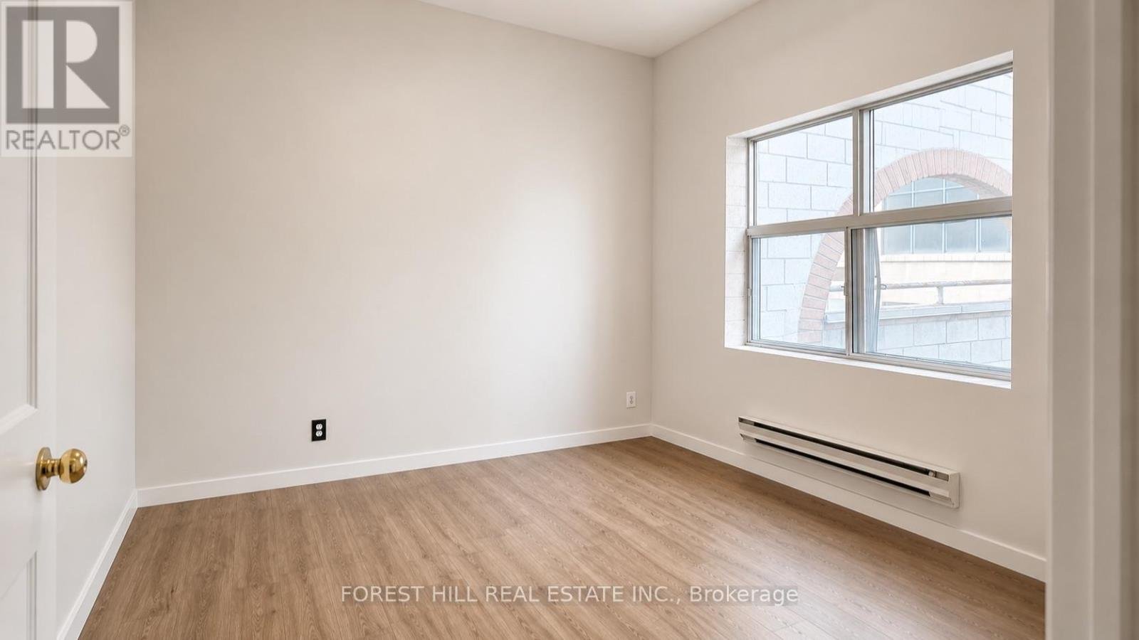 301 - 126 DUNDAS STREET E - Photo 2