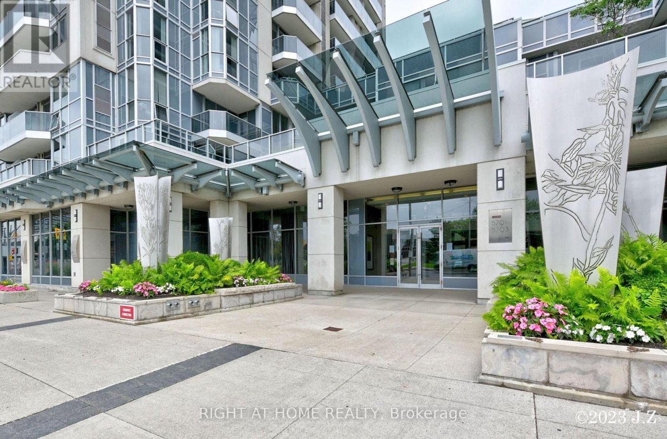 1009 - 5793 YONGE STREET - Photo 2