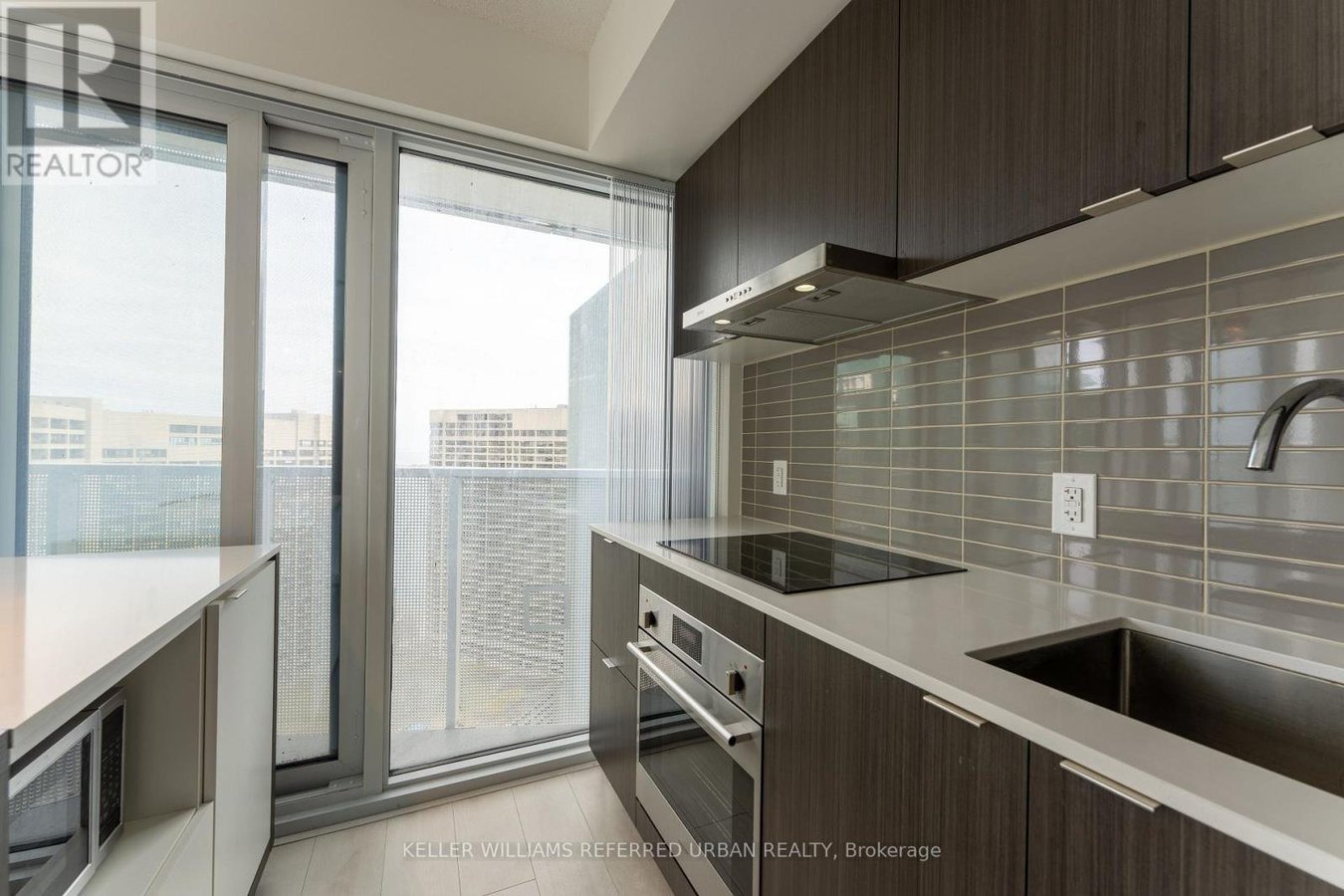 3207 - 88 HARBOUR STREET - Photo 2