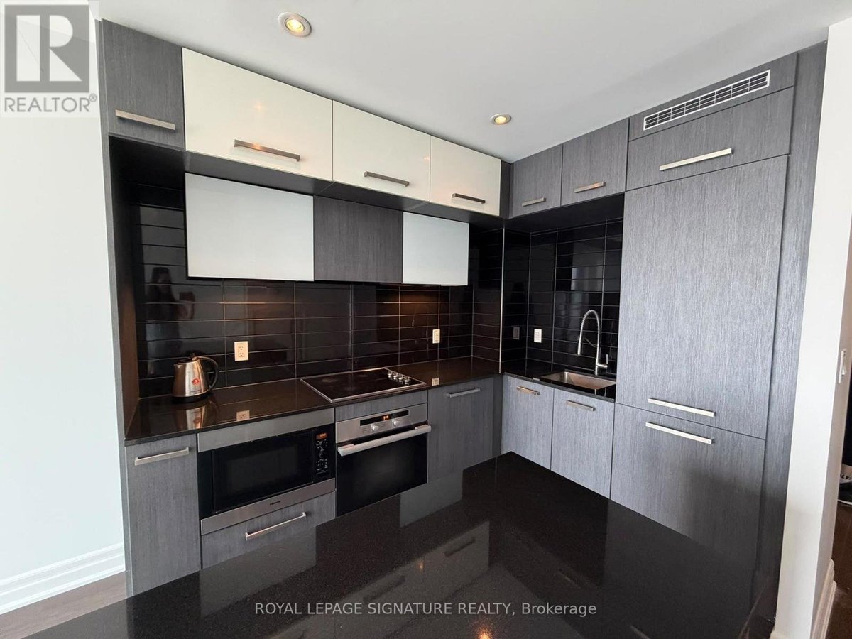 2403 - 8 THE ESPLANADE - Photo 2