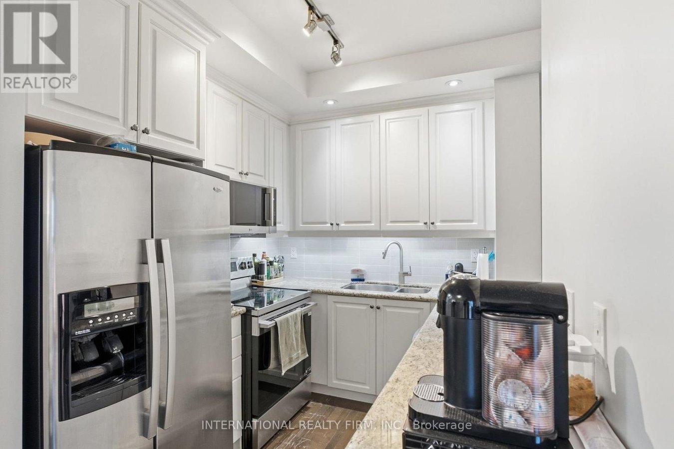 711 - 628 FLEET STREET - Photo 9