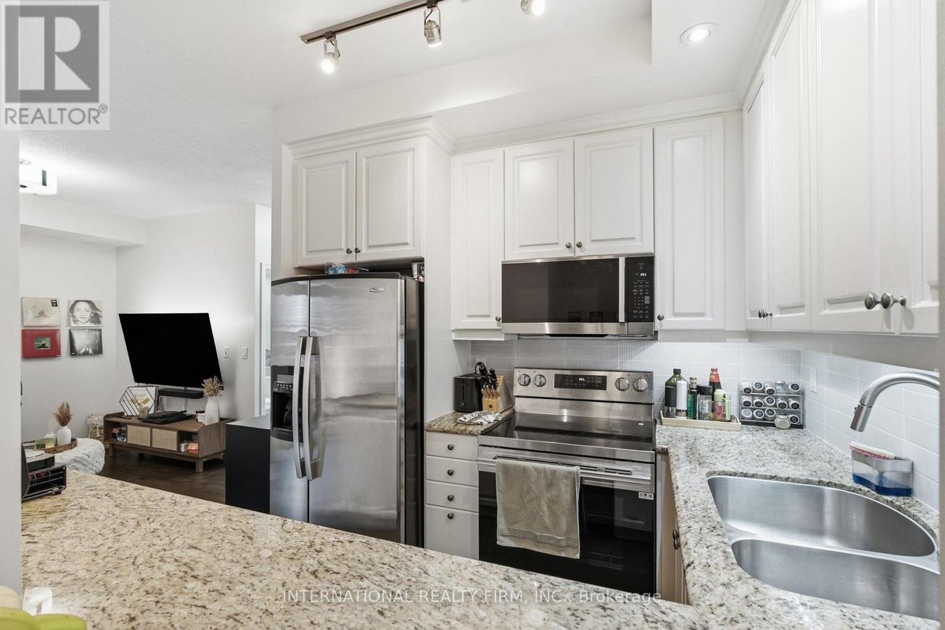711 - 628 FLEET STREET - Photo 10