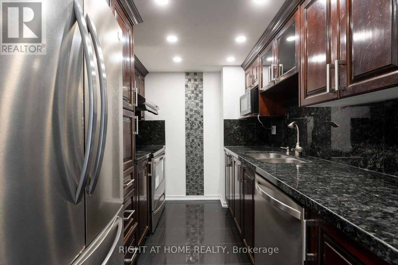 2211 - 5 CONCORDE PLACE - Photo 3