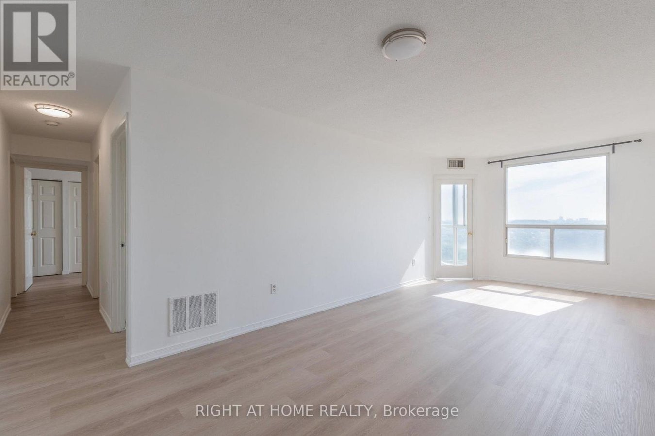 2211 - 5 CONCORDE PLACE - Photo 5