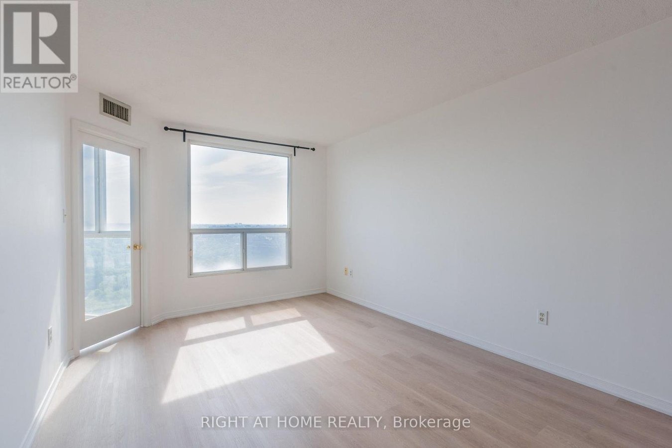 2211 - 5 CONCORDE PLACE - Photo 6
