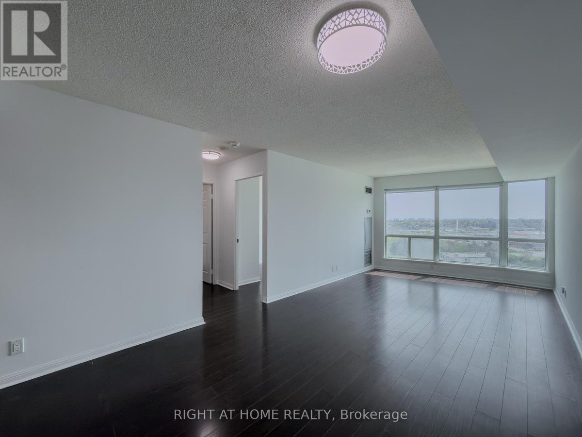 1008 - 8 LEE CENTRE DRIVE - Photo 4