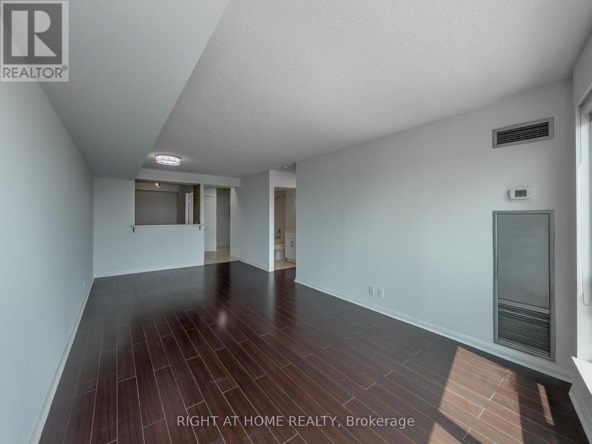 1008 - 8 LEE CENTRE DRIVE - Photo 5