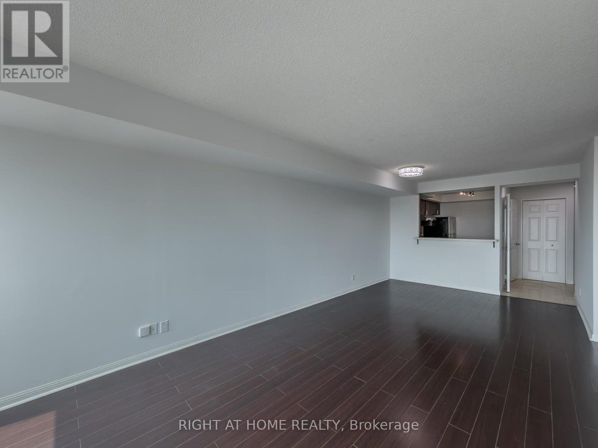 1008 - 8 LEE CENTRE DRIVE - Photo 6