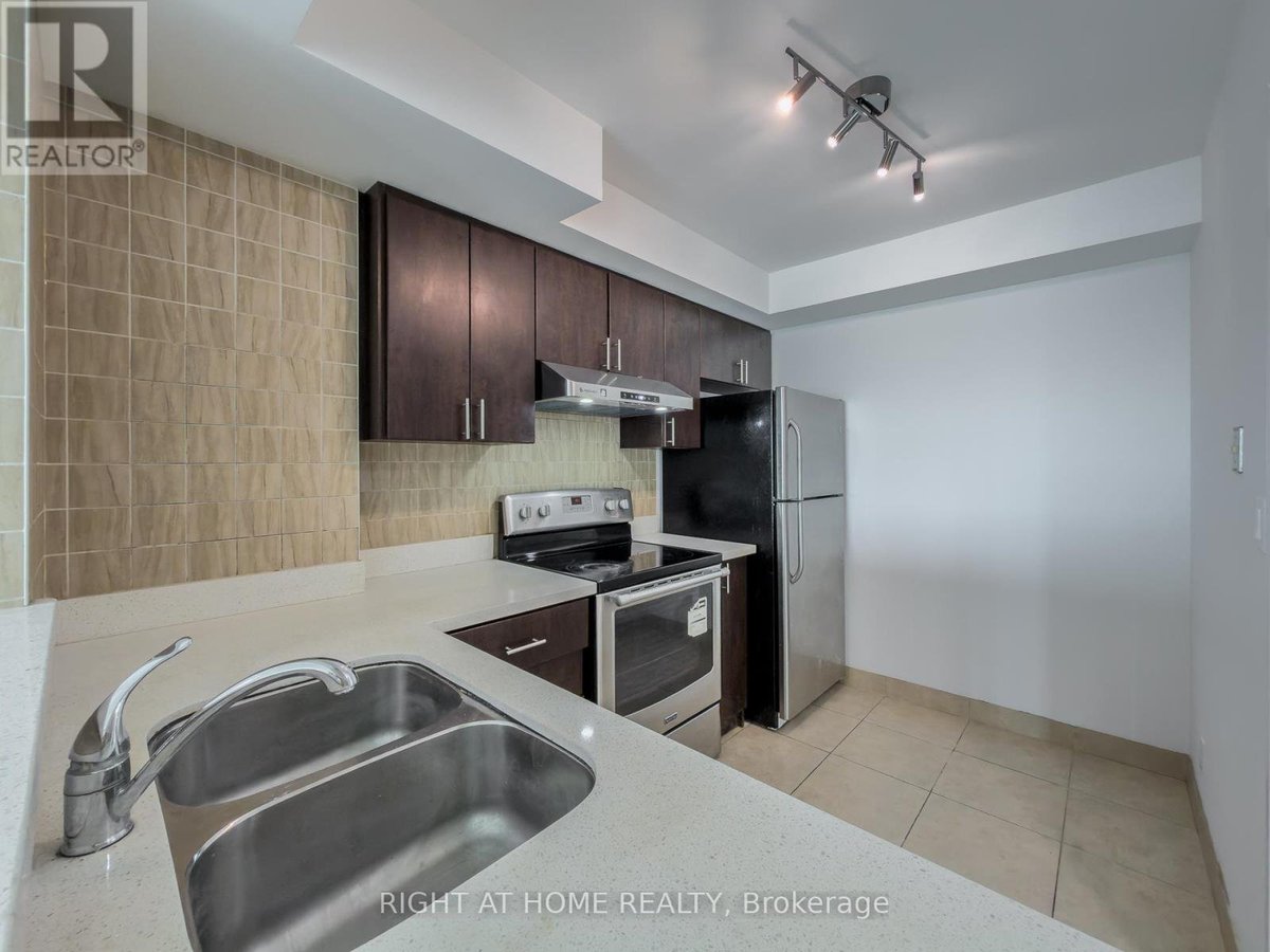 1008 - 8 LEE CENTRE DRIVE - Photo 7