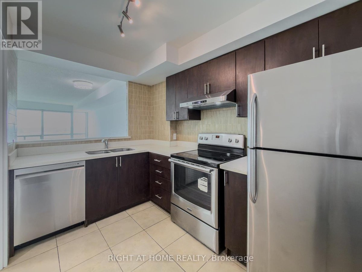 1008 - 8 LEE CENTRE DRIVE - Photo 8