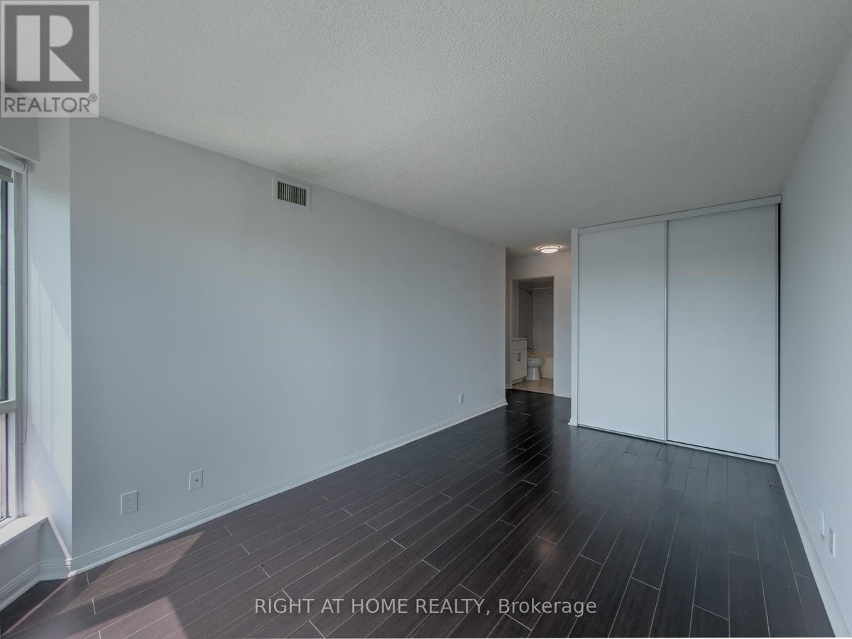1008 - 8 LEE CENTRE DRIVE - Photo 16