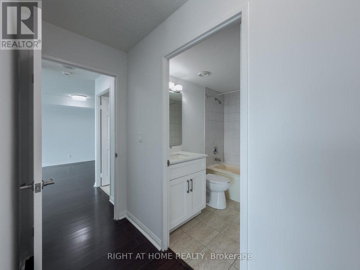 1008 - 8 LEE CENTRE DRIVE - Photo 17