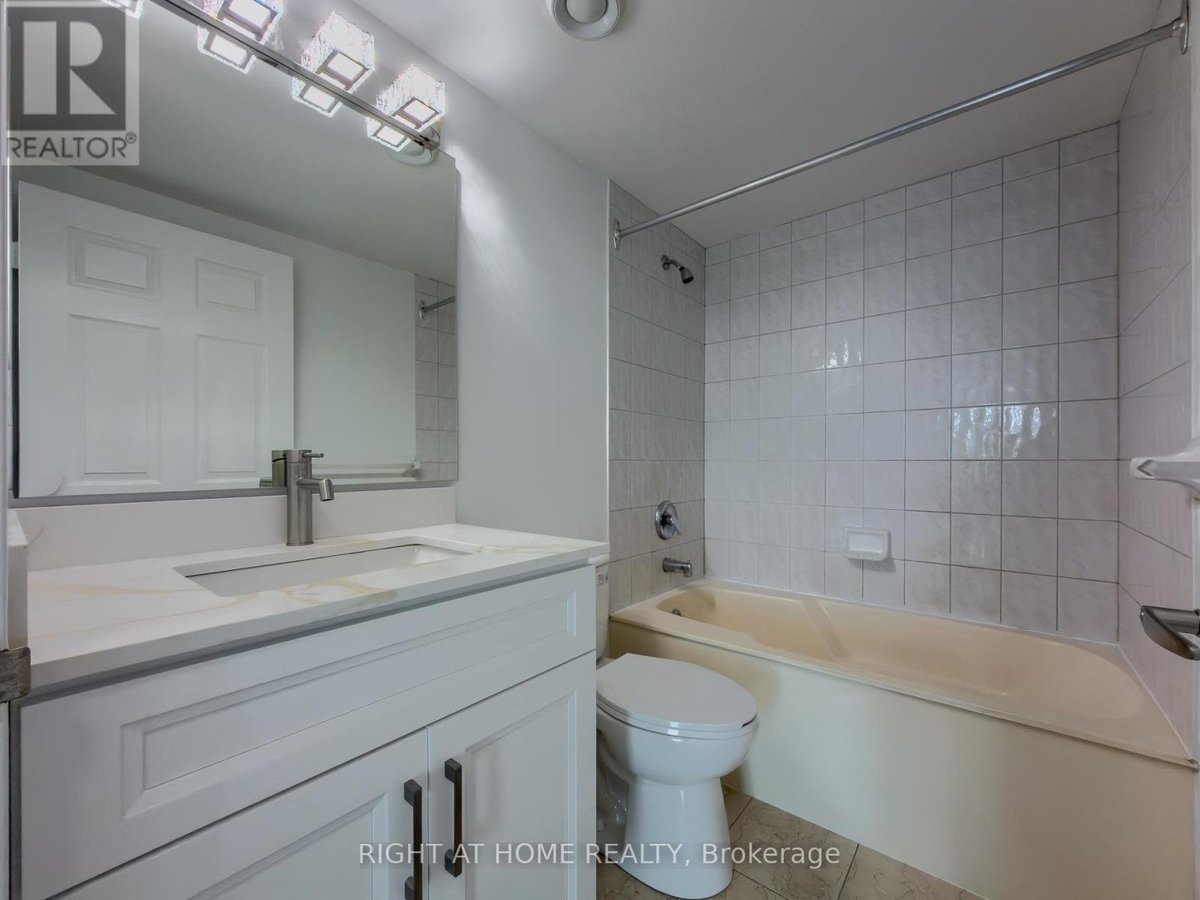 1008 - 8 LEE CENTRE DRIVE - Photo 18