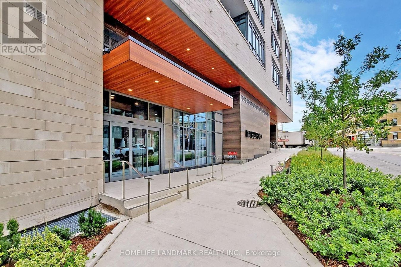2307 - 181 BEDFORD ROAD - Photo 3