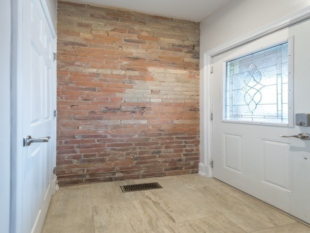 82 Barton Avenue - Photo 2