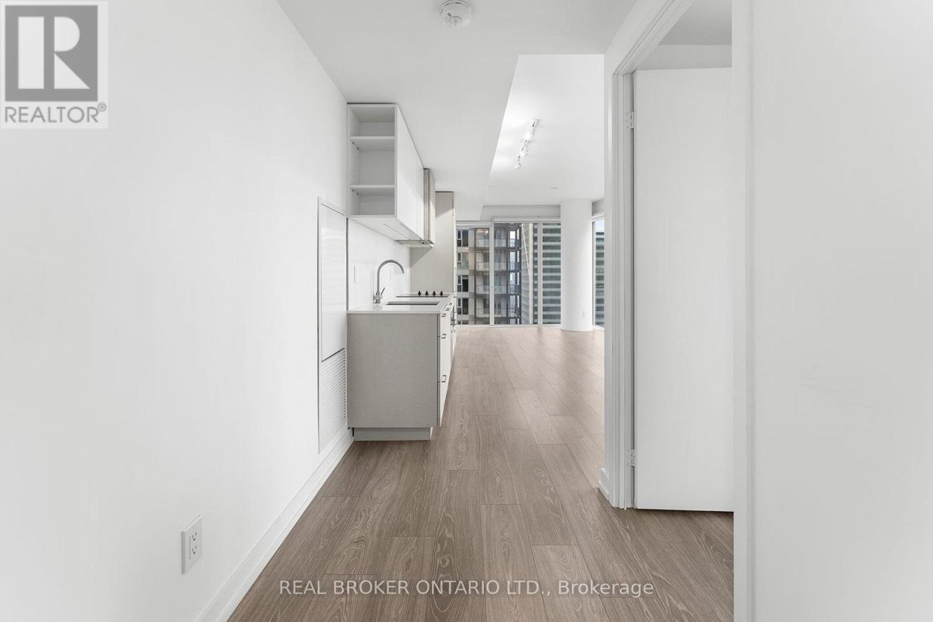 2206 - 19 WESTERN BATTERY ROAD - Photo 3