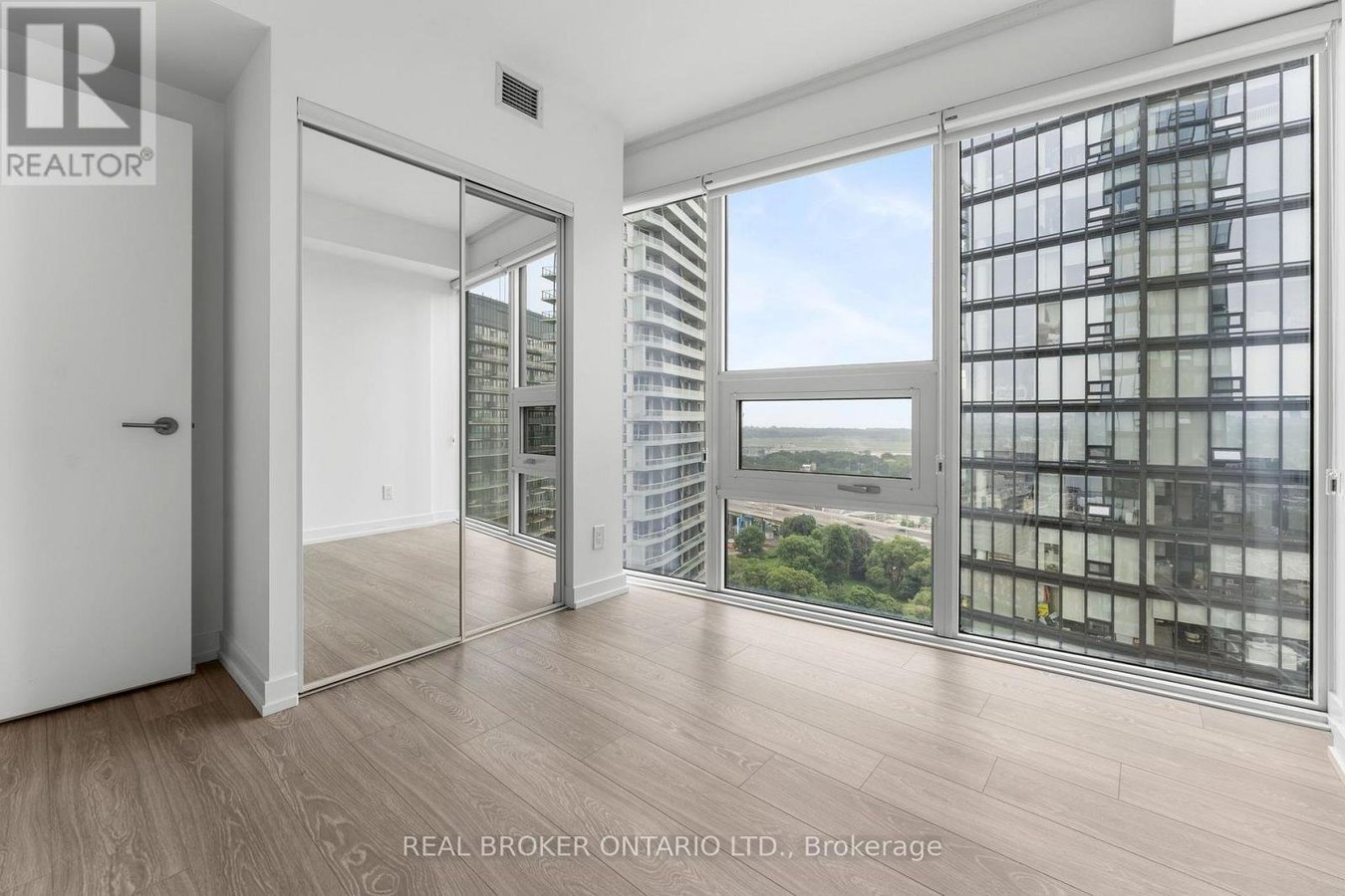 2206 - 19 WESTERN BATTERY ROAD - Photo 10