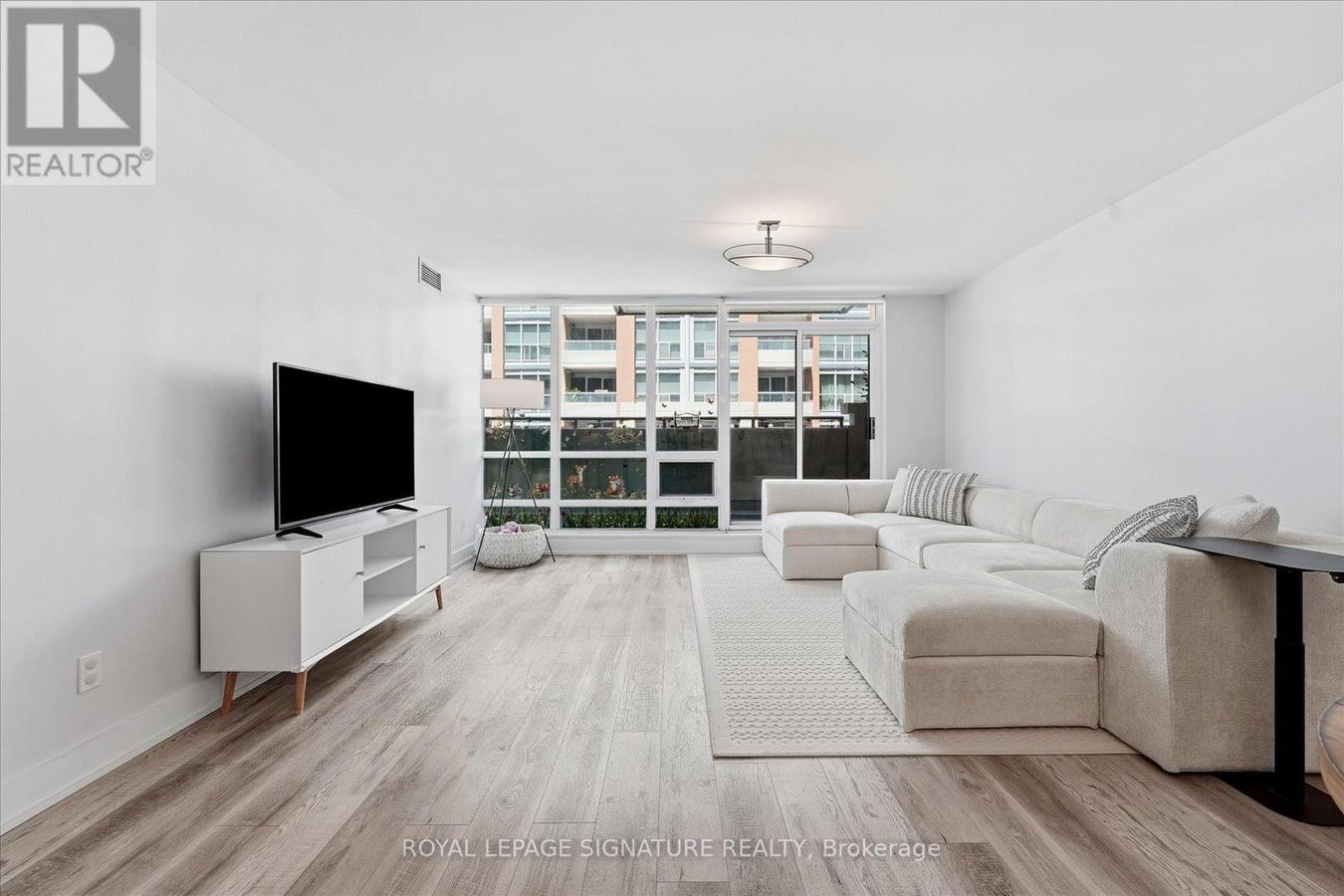 301 - 263 WELLINGTON STREET W - Photo 1