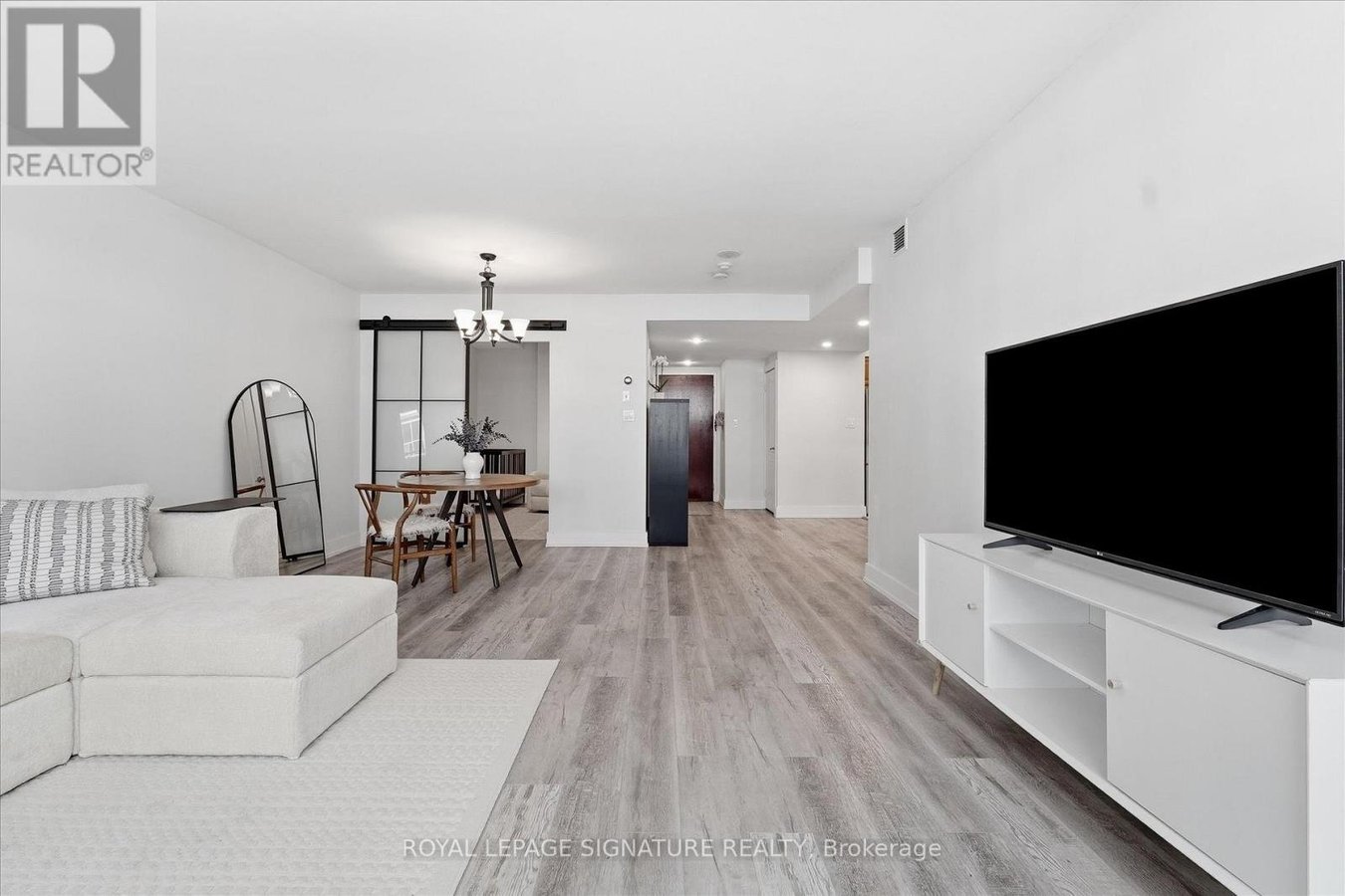 301 - 263 WELLINGTON STREET W - Photo 4