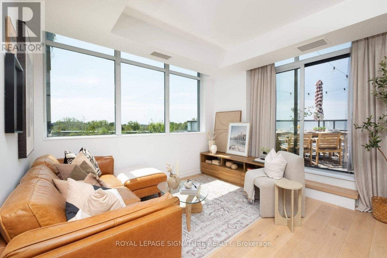 610 - 36 HOWARD PARK AVENUE - Photo 2