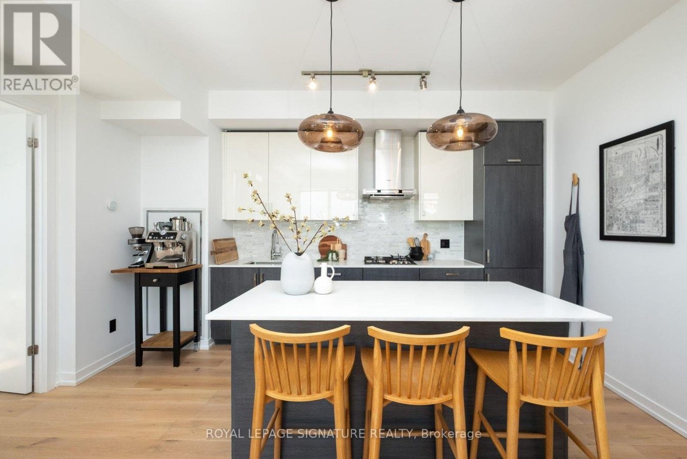 610 - 36 HOWARD PARK AVENUE - Photo 8