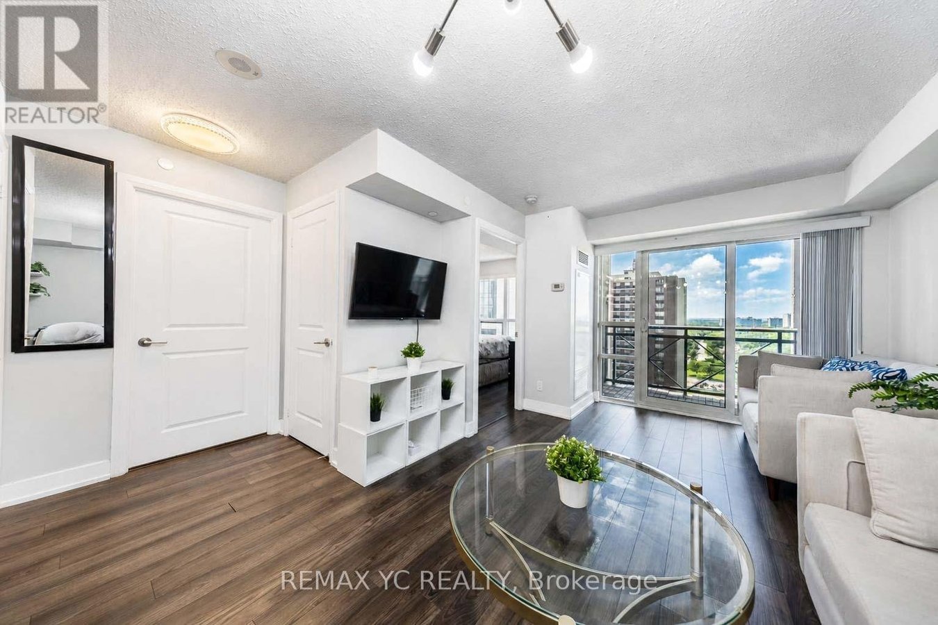 1130 - 2 EVA ROAD - Photo 1