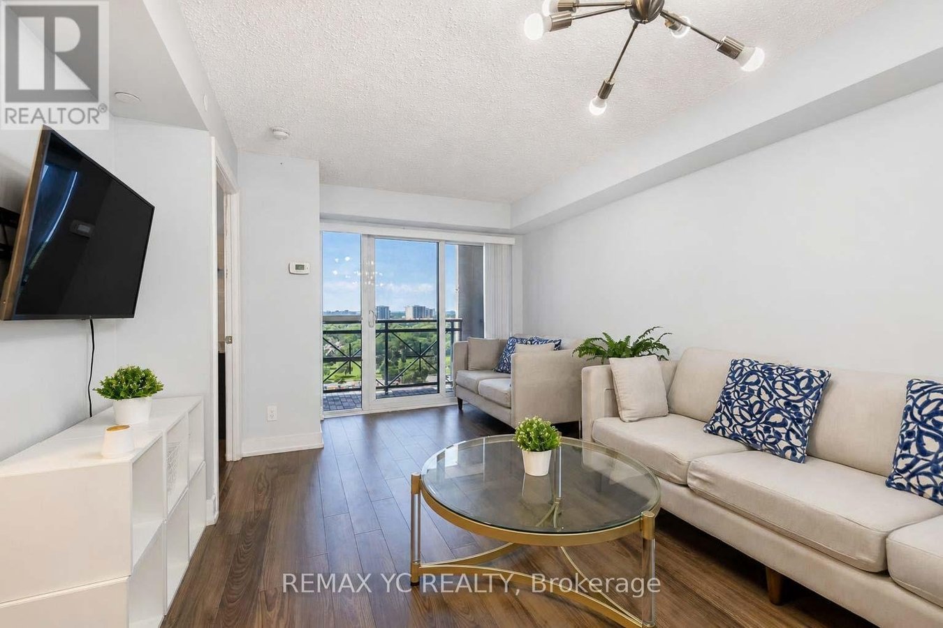 1130 - 2 EVA ROAD - Photo 2