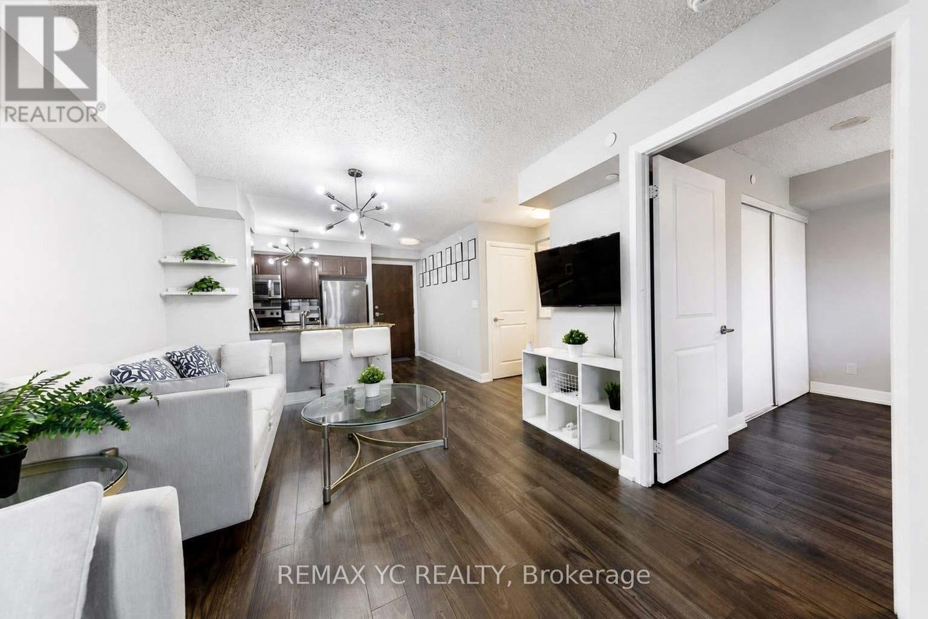 1130 - 2 EVA ROAD - Photo 4
