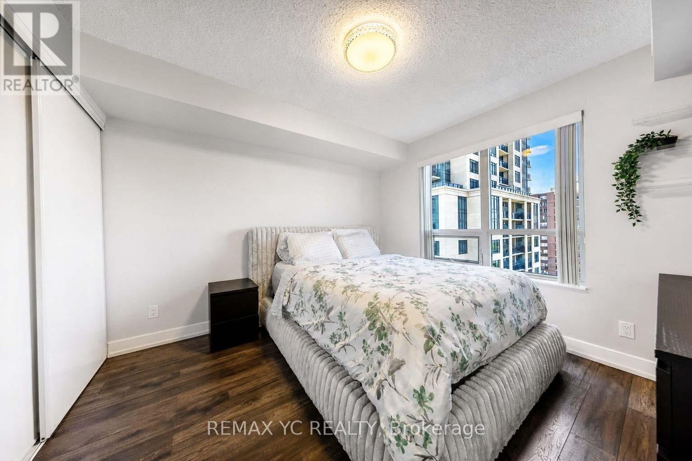 1130 - 2 EVA ROAD - Photo 9