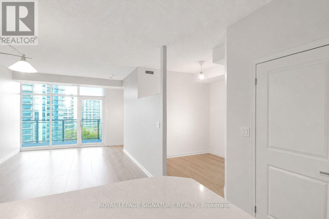 2609 - 125 WESTERN BATTERY ROAD - Photo 3