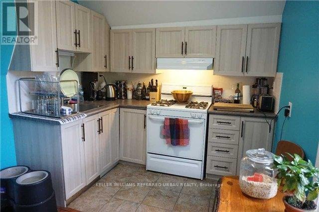 UPPER - 591 JANE STREET - Photo 2
